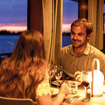 SMARTBOX - Coffret Cadeau - Croisière romantique sur la Garonne avec dîner à bord d'un bateau-restaurant -
