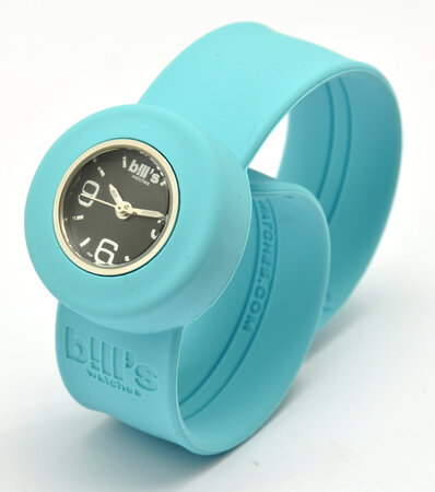 Montre mini bracelet bleu turquoise et cadran noir