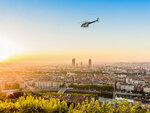 SMARTBOX - Coffret Cadeau - Lyon vue du ciel : survol en hélicoptère autour de la ville pour 2 -