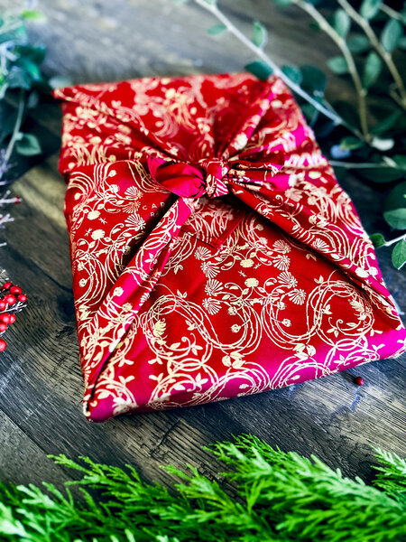 Carédeau Papier Cadeau Réutilisable Collection Monochrome Coton Recyclé Furoshiki 100 Coton : Le Jardin Secret (TailleM) 55x55 cm en rouge bordeau