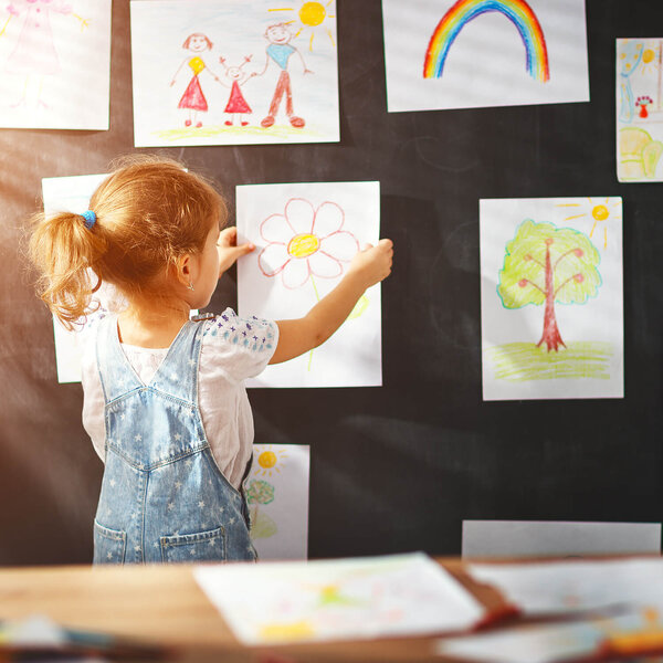 SMARTBOX - Coffret Cadeau - Cours de dessin en ligne pour enfants de 6 à 12 ans -