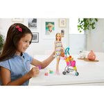 BARBIE Barbie promene ses chiots