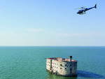 SMARTBOX - Coffret Cadeau - Survol spectaculaire en hélicoptère : fort Boyard, phare de Chassiron et La Cotinière -