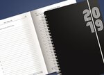 Agenda 'Black' format A6, 1 jour par page avec heures, 3 coloris aléatoire LETTS