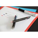 stylo roller rétractable Jetstream 3 couleurs d'écriture, pointe moyenne de 1 mm, corps noir, couleurs d'écriture : noir, bleu et rouge