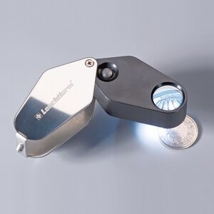 Loupe pliable avec LED - grossit 10X - 18mm