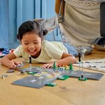 Lego city 60304 intersection a assembler  jeu construction ville avec panneaux et routes a imbriquer pour garçon ou fille