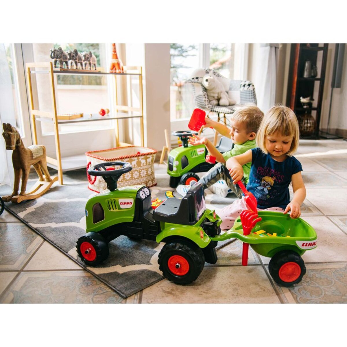 Porteur tracteur enfant avec remorque pelle et rateau claas La Poste