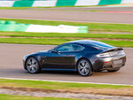 Pilotage aston-martin v8 vantage : 6 tours sur le circuit de trappes - smartbox - coffret cadeau sport & aventure