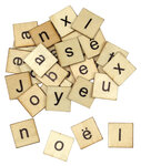 Lettres façon scrabble 2x2 cm 62 pièces