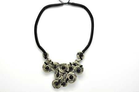 Collier textile gris et noir