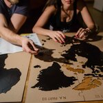 Mimi innovations décor de carte du monde murale puzzle noir 150x90 cm