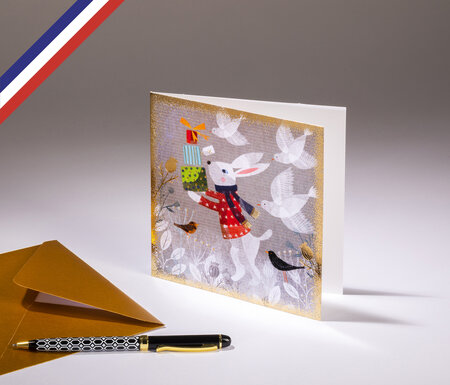 Carte double fin d'année - créée et imprimée en France- Un lapin enchanté portant des cadeaux pour souhaiter un joyeux Noël ou les vœux de bonne année