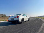 Stage de pilotage comprenant 2 tours en nissan gtr sur le circuit nogaro - smartbox - coffret cadeau sport & aventure