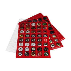 Plateaux en velours avec couvercle pour 80 muselets de champagne.