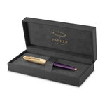 PARKER 51 Deluxe Bille  Corps Résine Prune + Capuchon plaqué or  Recharge noire pointe moyenne  Coffret cadeau