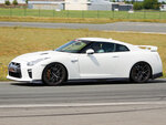 2 tours au volant d’une Nissan GTR sur le circuit de Dijon-Prenois - SMARTBOX - Coffret Cadeau Sport & Aventure