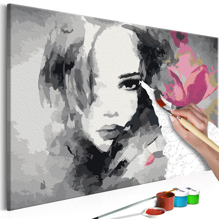 Tableau à peindre par soi-même - portrait en noir et blanc avec une fleur rose l x h en cm 60x40