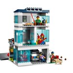 Lego city 60291 la maison familiale  jeu de construction maison écologique avec des plaques de route et des figurines