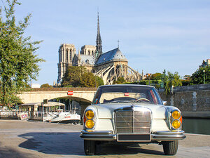 Balade vip dans paris en peugeot 404 avec champagne et macarons pour 3 - smartbox - coffret cadeau sport & aventure