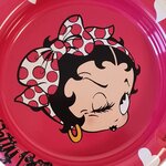 Cendrier rond métallique betty boop coeur