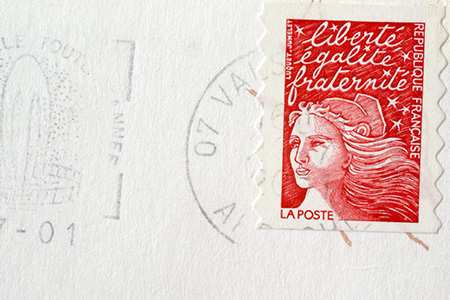 Fin du timbre rouge : par quoi La Poste remplace la Lettre prioritaire ?