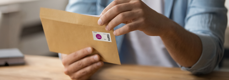 timbre personnalisé sur le courrier d'entreprise