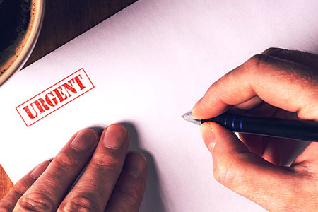 Comment envoyer un courrier urgent avec La Poste ?