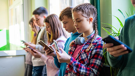 Interdire les réseaux sociaux aux moins de 15 ans