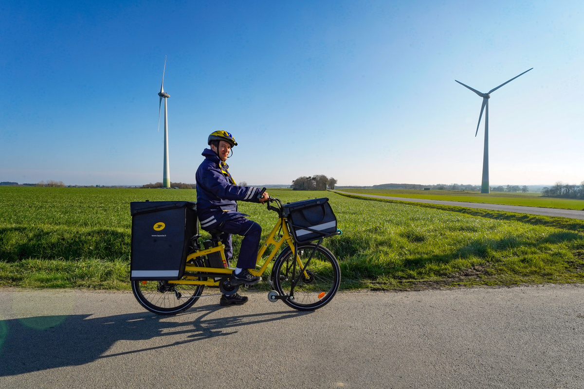 Vélo avec un facteur 