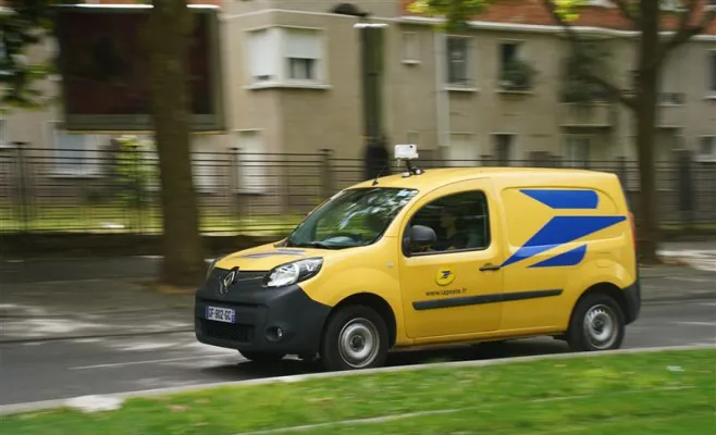 Camion La poste avec caméra Geoptis 