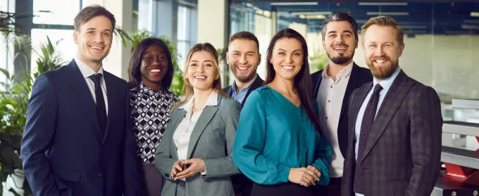 Collègues souriants après le vote électronique des élections du CSE