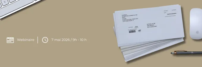 Date webinaire Visuel avec enveloppes blanches sur bureau clair La Poste Solutions Business