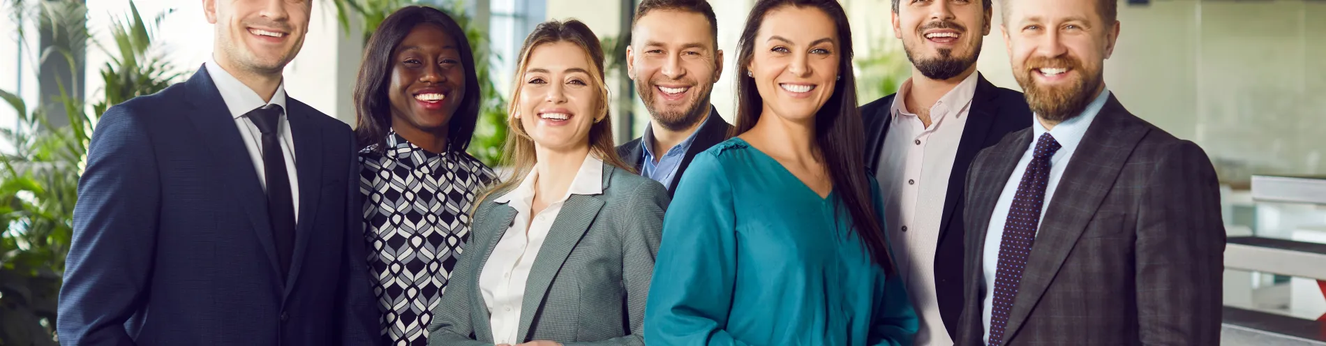 Collègues souriants après le vote électronique des élections du CSE