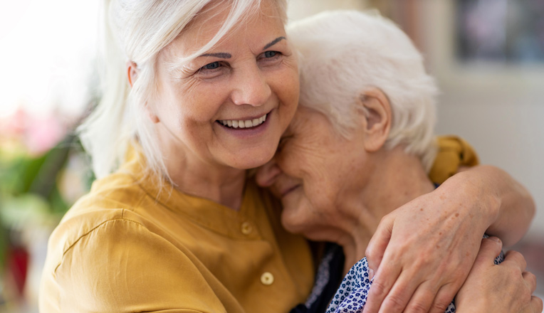 Connaître les étapes du vieillissement pour aider son parent âgé à bien vieillir 
