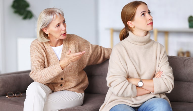 Conflits familiaux autour d’une personne âgée : les comprendre pour mieux les gérer  