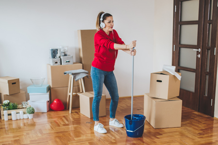 Ménage : et si vous vous faisiez aider pour votre déménagement ? – La Poste