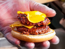 SMARTBOX - Coffret Cadeau Repas gourmand et éthique : burger avec frites dans un fast-food 100   vegan -  Gastronomie