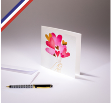 Carte double All you need is love créée et imprimée en France sur papier certifié PEFC - Un bouquet de cœurs