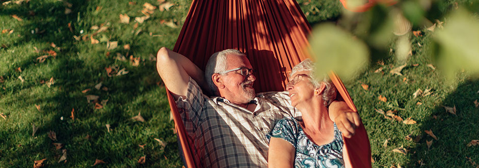 Couple de seniors profitant de leurs vacances