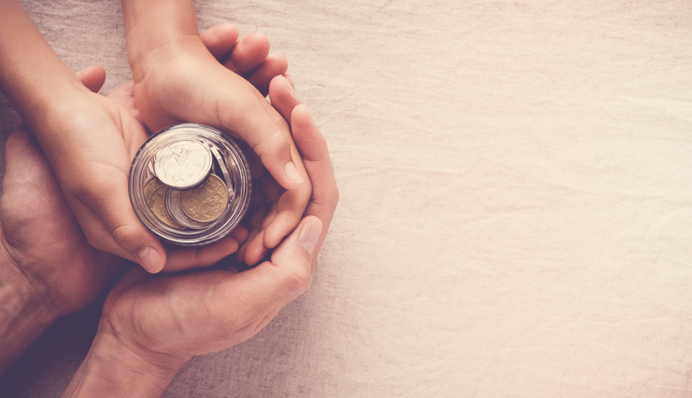 Personnes âgées – Tout savoir sur le don d’argent à une association
