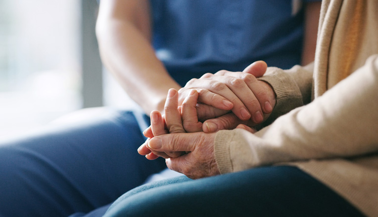 comment réagir à la maltraitance des personnes âgées