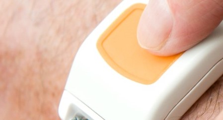 Bracelet téléassistance : la sécurité à portée de main